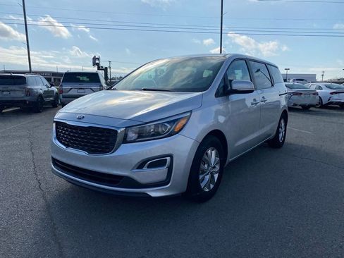 Used 2021 Kia Sedona LX image 3