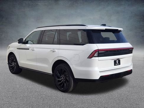 New 2026 Lincoln Navigator Reserve image 5