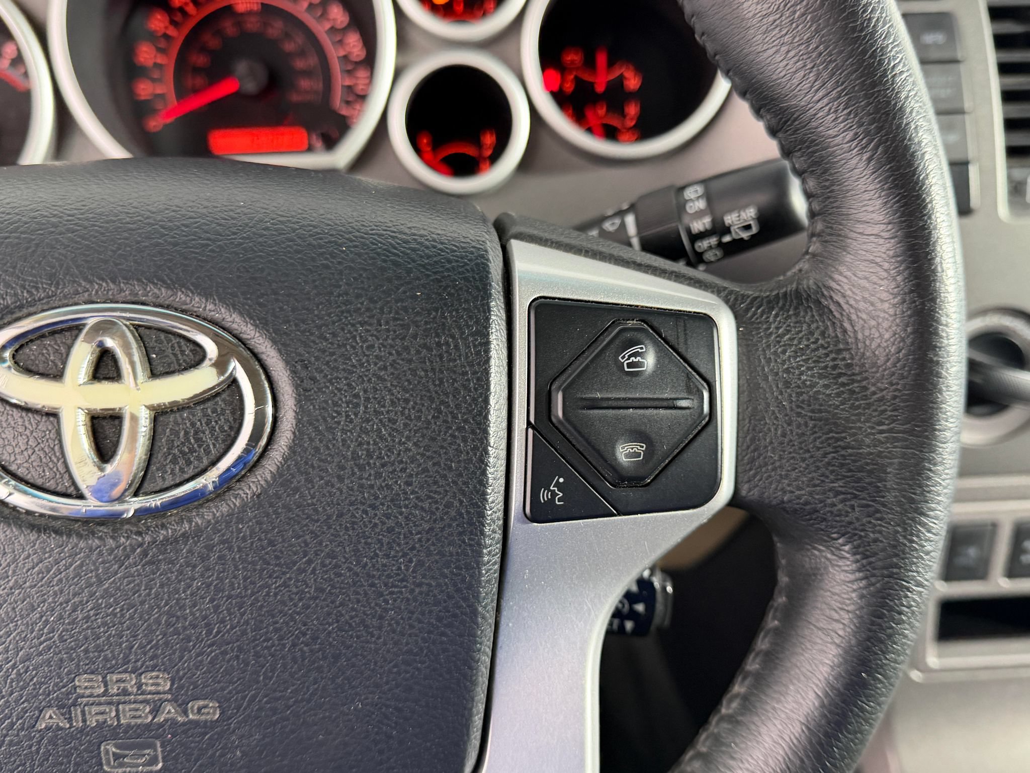 Used 2016 Toyota Sequoia SR5 AWD/4WD image 41
