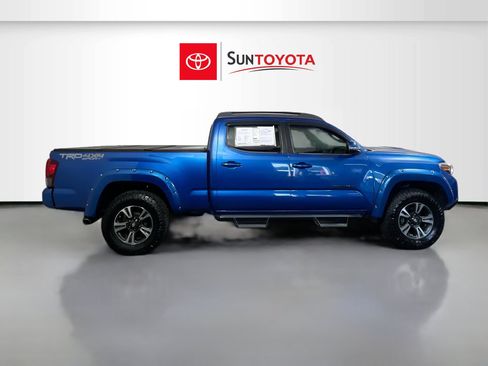 Used 2018 Toyota Tacoma TRD Sport AWD/4WD image 2