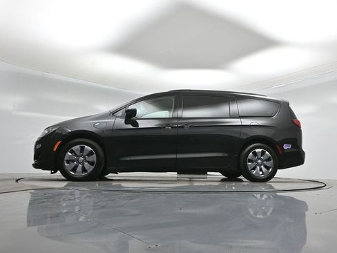 Used 2018 Chrysler Pacifica Limited w/ Advanced Safetytec Group image 8