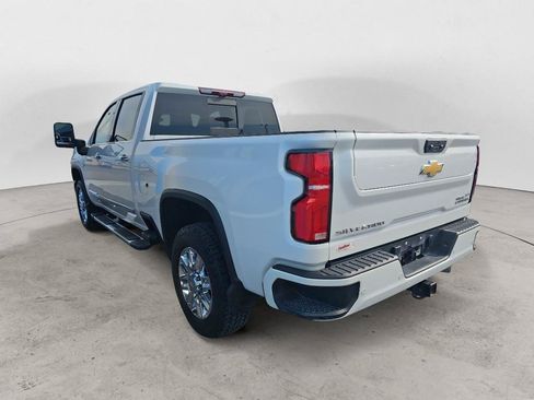 Used 2024 Chevrolet Silverado 2500 High Country w/ High Country Premium Package AWD/4WD image 3