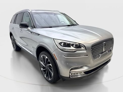 Used 2020 Lincoln Aviator Reserve w/ Equipment Group 202A AWD/4WD image 4