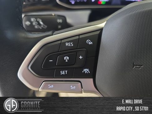Used 2025 Volkswagen Jetta SE FWD image 31