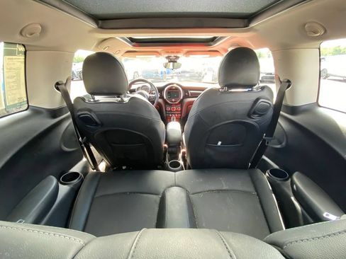 Used 2021 MINI Cooper 2-Door Hardtop FWD image 26