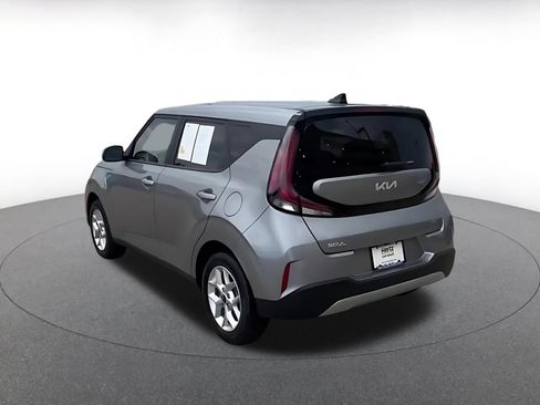 Used 2025 Kia Soul LX w/ LX Technology Package FWD image 11