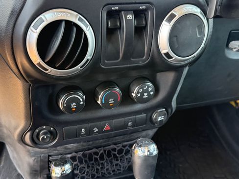 Used 2015 Jeep Wrangler Sahara w/ Connectivity Group AWD/4WD image 17