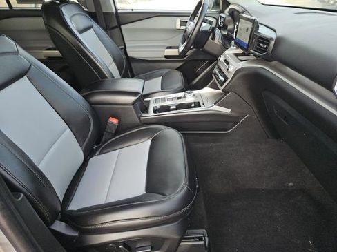 Used 2024 Ford Explorer XLT w/ Equipment Group 202A RWD image 37