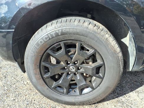 Used 2021 Nissan Frontier SV w/ Midnight Edition Floor Mats image 9