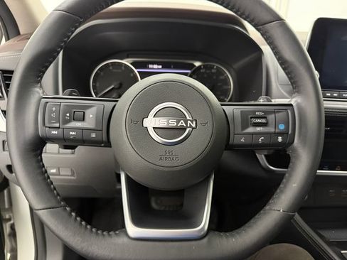 Used 2022 Nissan Rogue SL FWD image 9