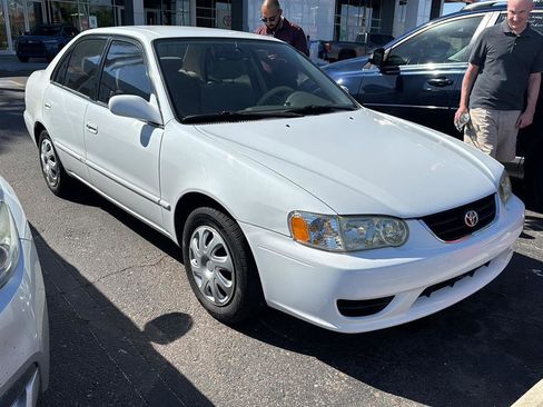 Used 2001 Toyota Corolla CE image 2