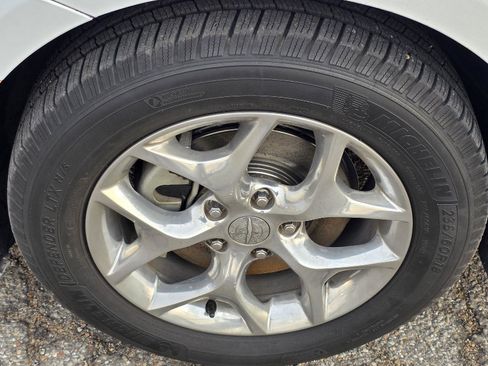 Used 2019 Chrysler Pacifica Limited w/ Advanced Safetytec Group image 44