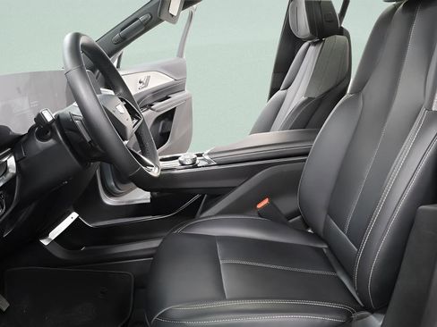 Used 2024 Cadillac Lyriq Tech image 18