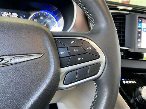 Used 2023 Chrysler Voyager LX FWD image 9