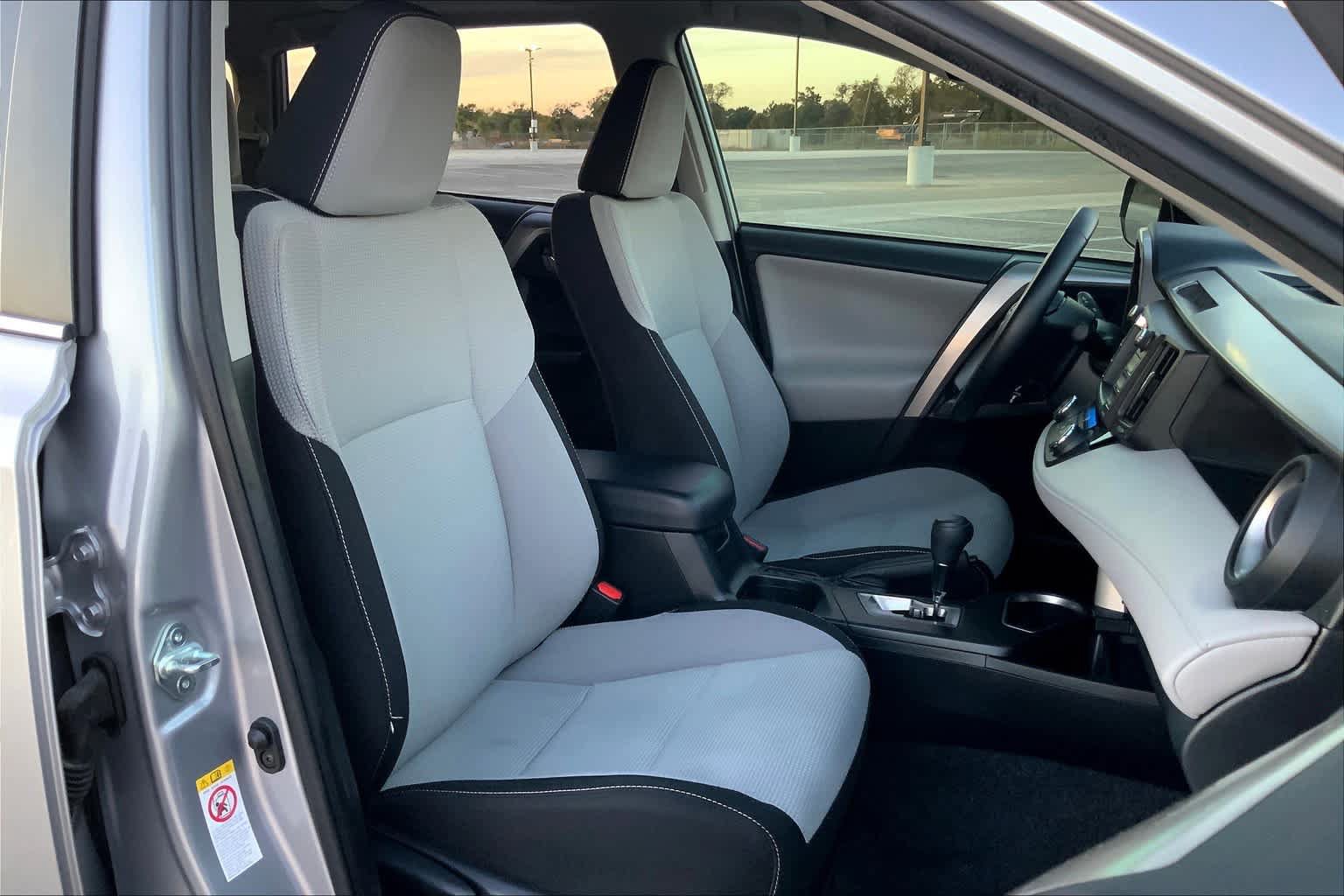Used 2018 Toyota RAV4 XLE w/ Plus Extra Value Package FWD image 10