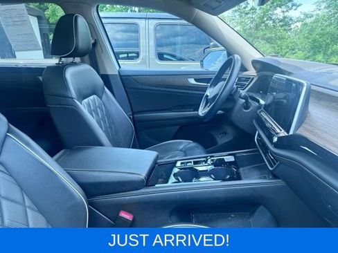 Used 2024 Volkswagen Atlas SEL Premium R-Line AWD/4WD image 8