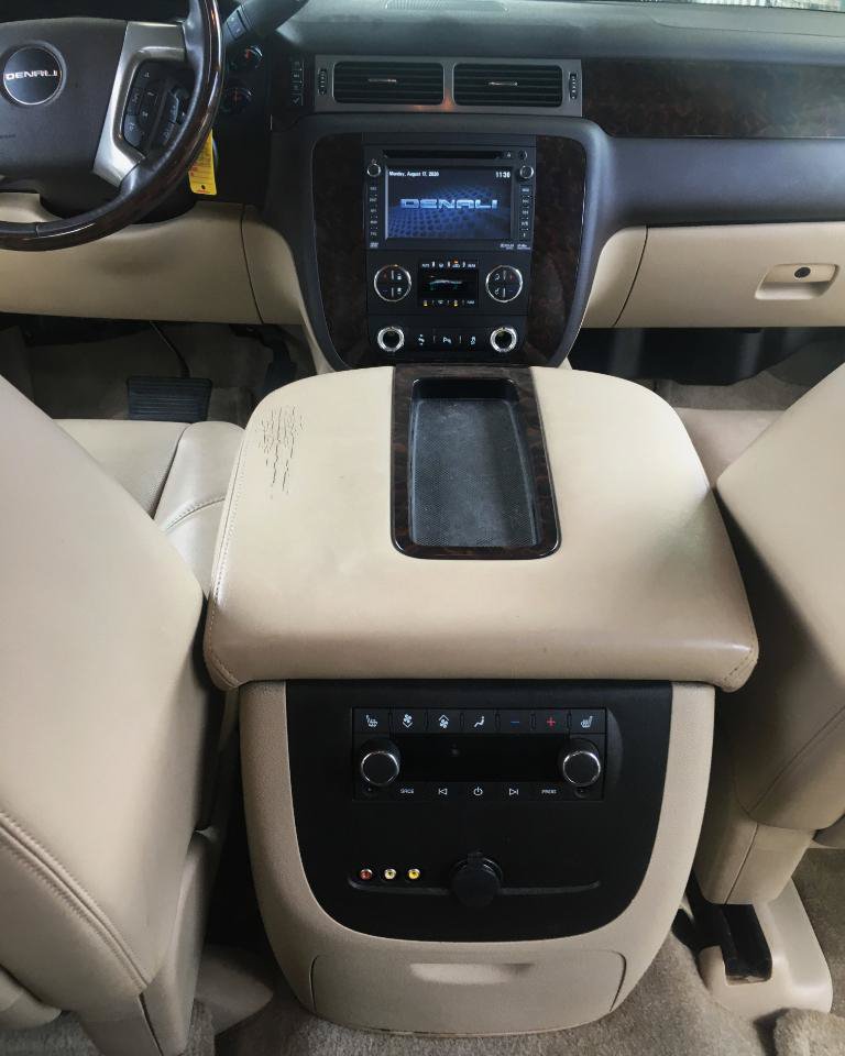 Used 2012 GMC Yukon XL Denali RWD image 24