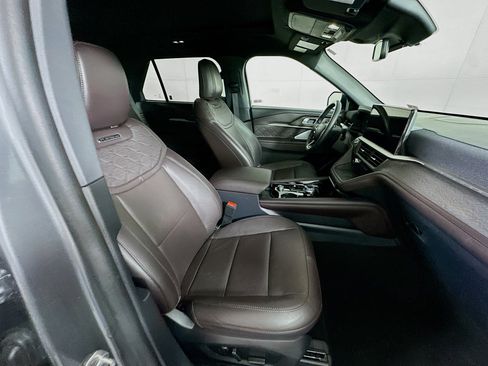 Used 2025 Ford Explorer Platinum w/ LUX Leather Package image 34