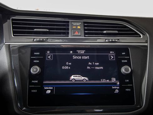 Certified 2024 Volkswagen Tiguan SE FWD image 41