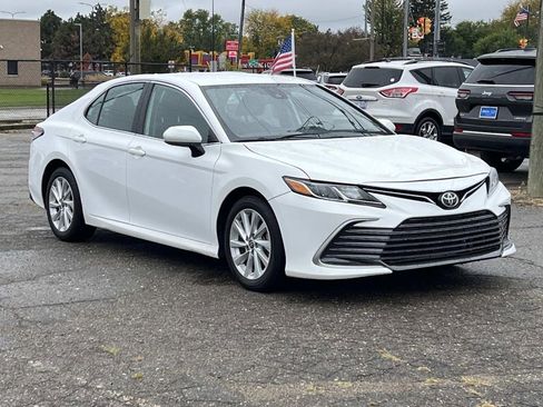 Used 2023 Toyota Camry LE FWD image 7
