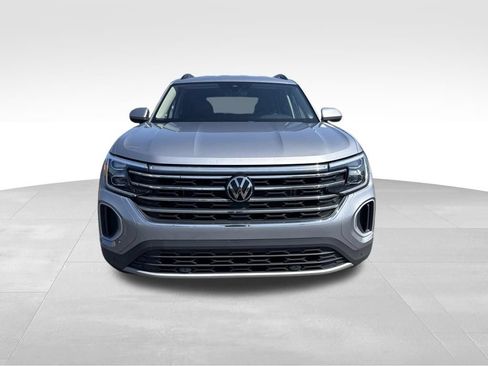 Used 2024 Volkswagen Atlas SE AWD/4WD image 3