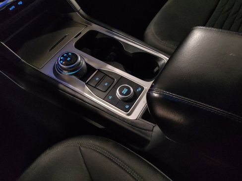 Used 2020 Ford Explorer XLT image 26