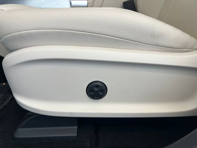 Used 2025 Mercedes-Benz EQB 300 4MATIC image 40
