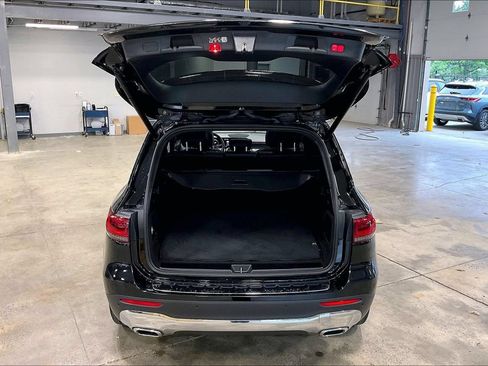 Used 2023 Mercedes-Benz GLB 250 4MATIC w/ Premium Package image 5