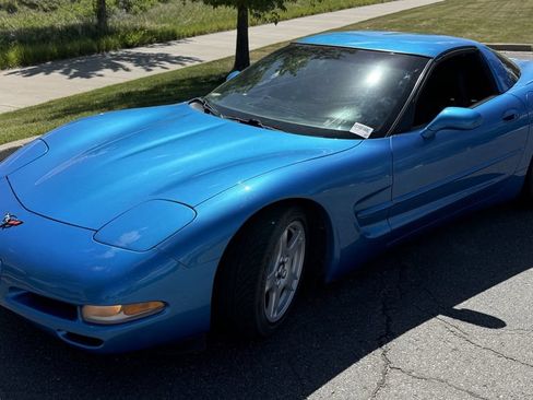 Used 1997 Chevrolet Corvette Coupe RWD image 2