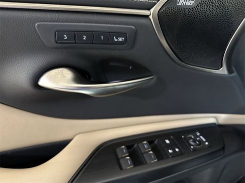 Used 2021 Lexus ES 300h w/ Premium Package image 22