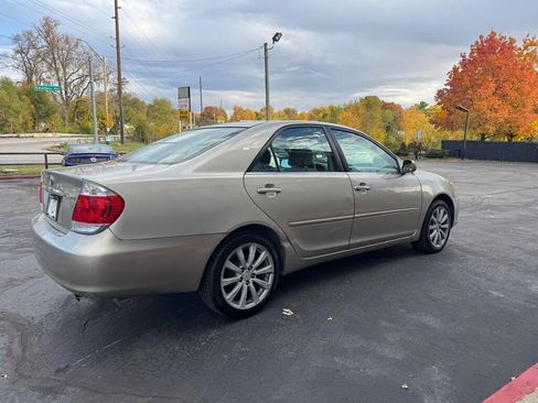 Used 2005 Toyota Camry LE FWD image 6