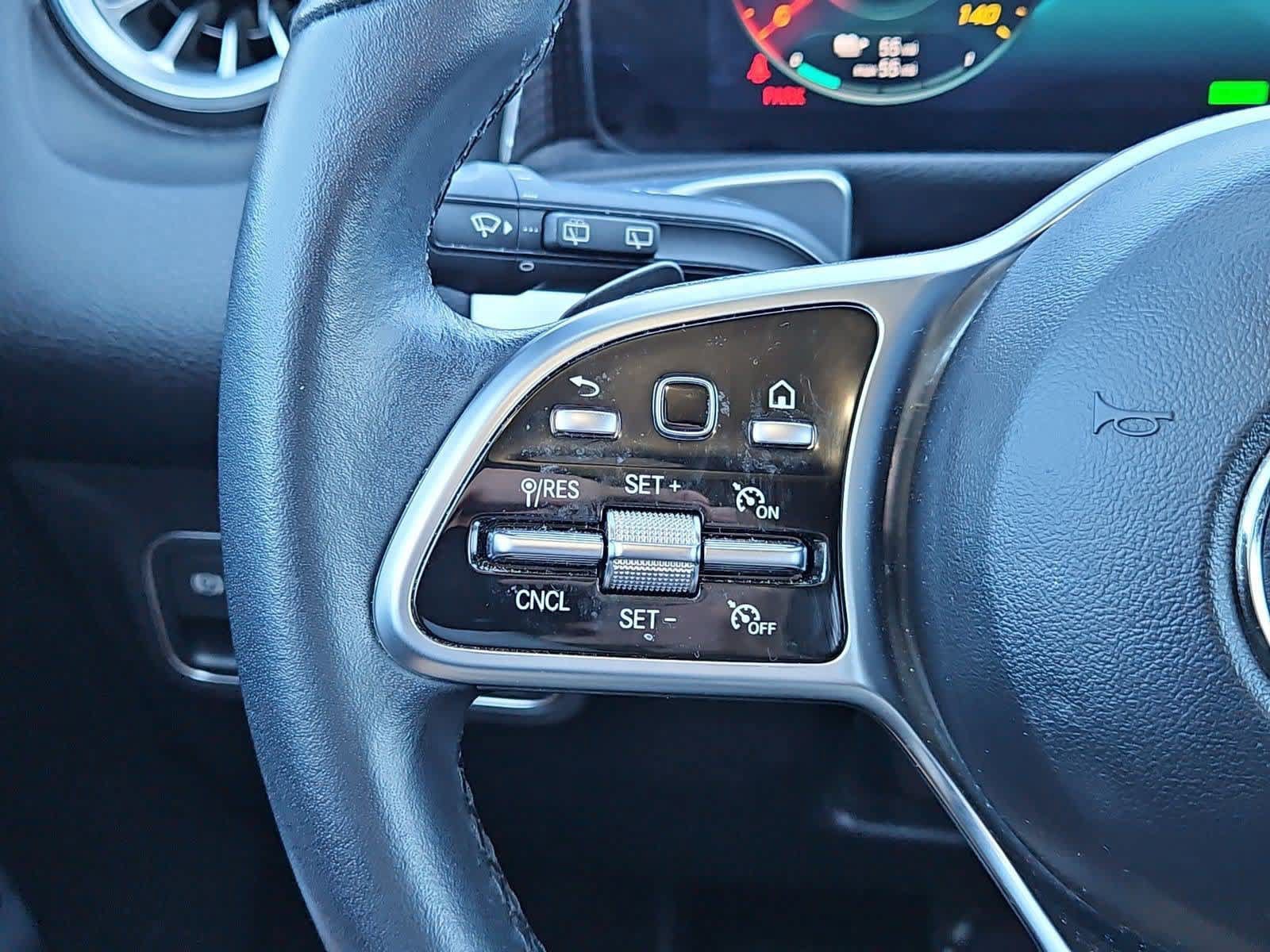 Used 2022 Mercedes-Benz EQB 300 4MATIC image 24