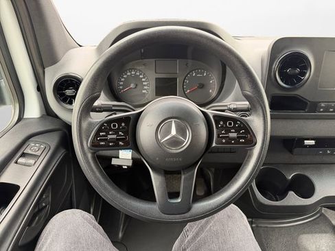 Used 2020 Mercedes-Benz Sprinter 2500 image 12