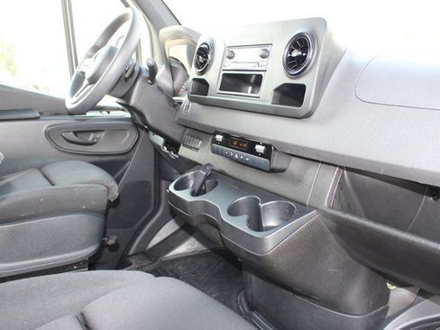 Used 2022 Mercedes-Benz Sprinter 2500 image 16