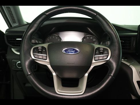Used 2022 Ford Explorer XLT AWD/4WD image 9