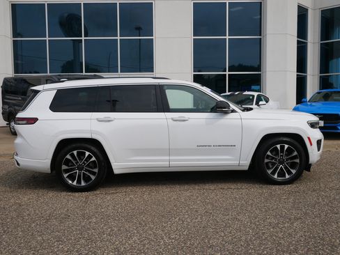 Used 2022 Jeep Grand Cherokee L Overland w/ Luxury Tech Group IV AWD/4WD image 2