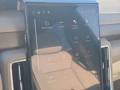 New 2026 GMC Yukon XL Denali w/ LPO, Floor Liner Package image 27