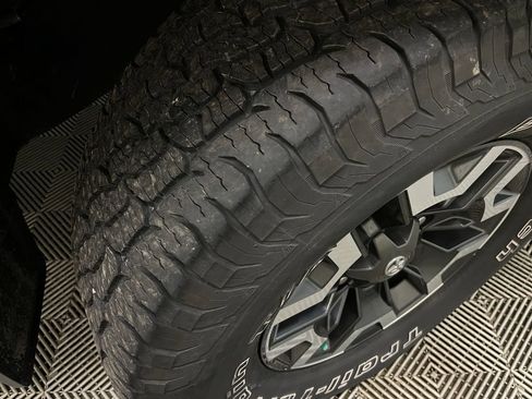 Used 2019 Toyota Tacoma TRD Off-Road AWD/4WD image 45