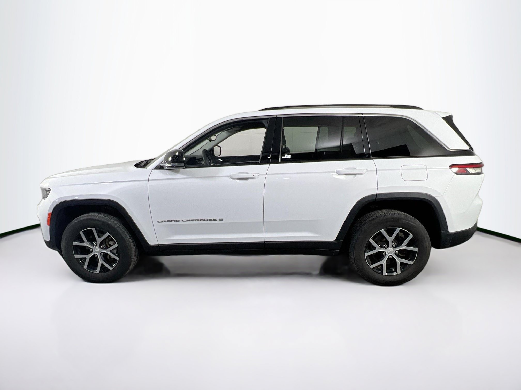 Used 2023 Jeep Grand Cherokee Limited AWD/4WD image 8