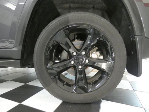 Used 2024 Jeep Grand Cherokee Altitude AWD/4WD image 7