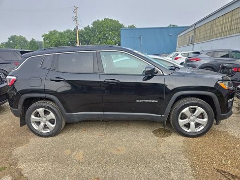 Used 2018 Jeep Compass Latitude w/ Popular Equipment Group AWD/4WD image 2