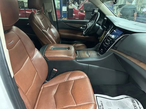 Used 2016 Cadillac Escalade Luxury image 15