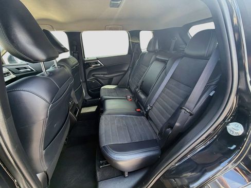 Used 2025 Mitsubishi Outlander SE AWD/4WD image 29
