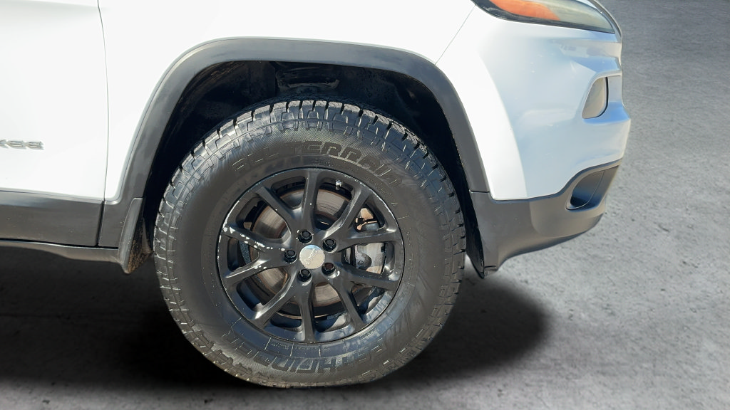Used 2014 Jeep Cherokee Latitude AWD/4WD image 25