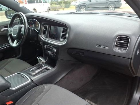 Used 2017 Dodge Charger SXT image 16