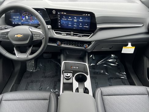 New 2026 Chevrolet Equinox LT w/ Convenience Package II image 32