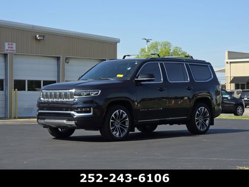 Used 2023 Jeep Grand Wagoneer Series III AWD/4WD image 3