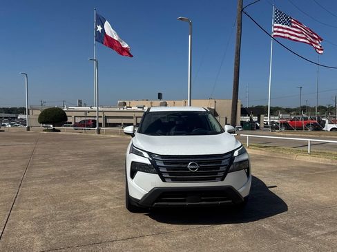 Certified 2024 Nissan Rogue SV FWD image 4