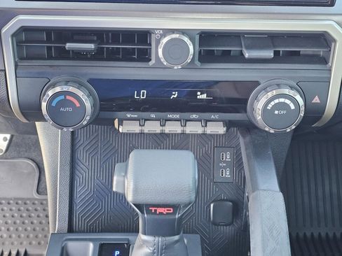 Used 2025 Toyota Tacoma TRD Sport image 31