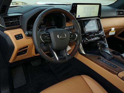 Used 2026 Lexus LX 600 4WD w/ Luxury Package image 8